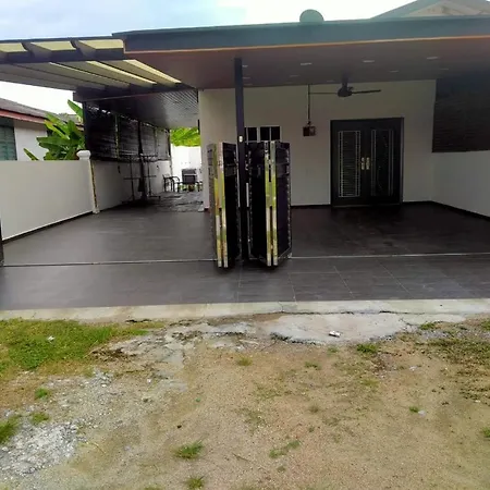 Ujang Guest House Batu Kikir Exterior photo